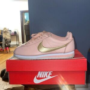 Wmns Classic Cortez Leather